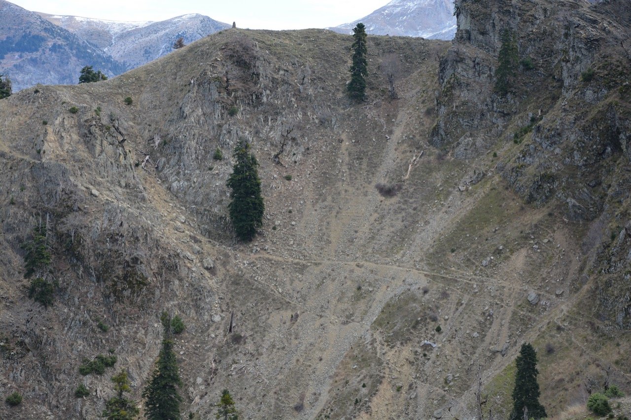 Tzoumerka mt / Stavros Hut - Xerakas - Skarpari (Acheloos river)