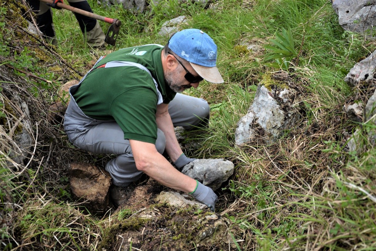 2-Day Volunteering program / path maintenance crossing Theodoriana