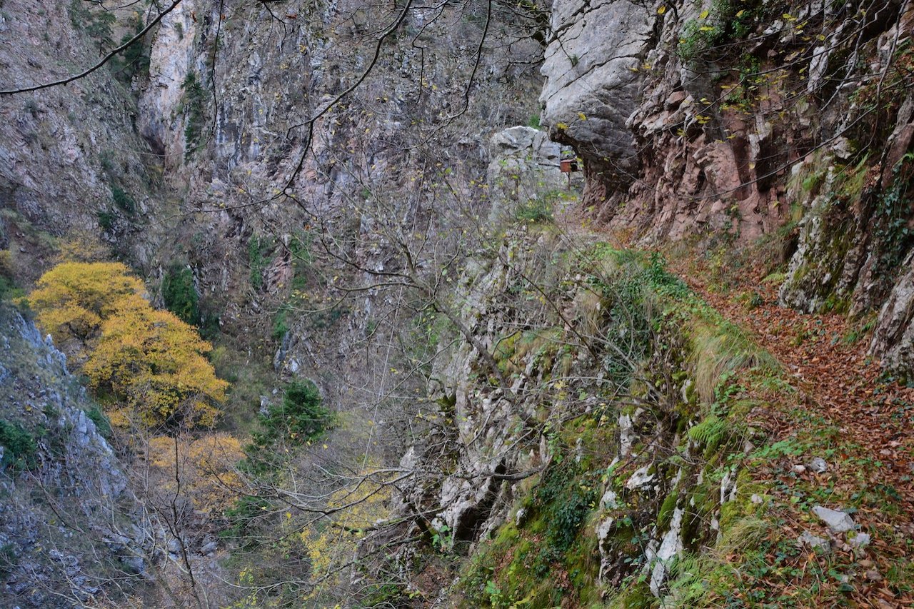 Western Agrafa, / Agrafiotis river (Karvasaras) - Epiniana - Asprorema 14km / Central Pindos