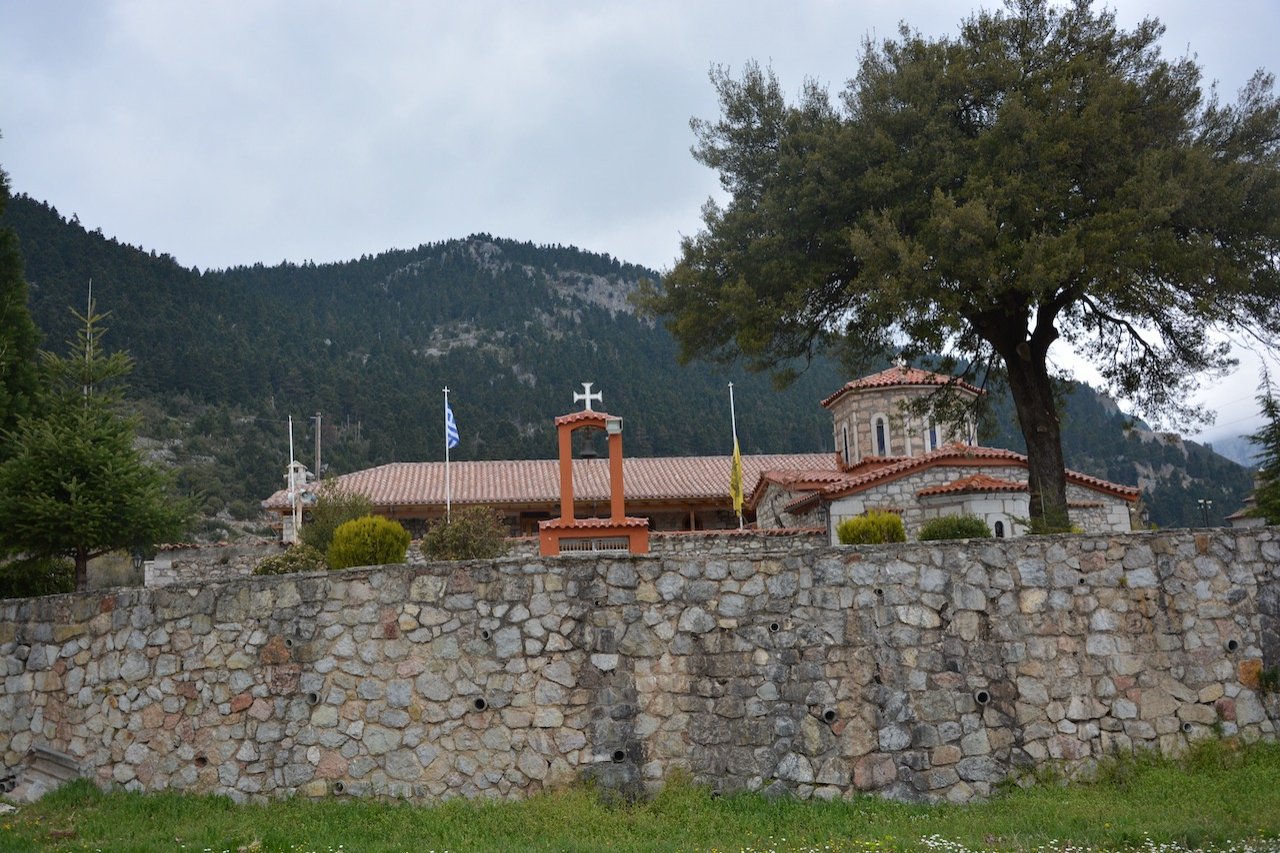 Σύνθεση & καταγραφή μονοπατιών της ενιαίας διαδρομής διάσχισης Άμφισσα - Βίνιανη - Ρεκά - κτφ Γκιώνας - Συκιά
