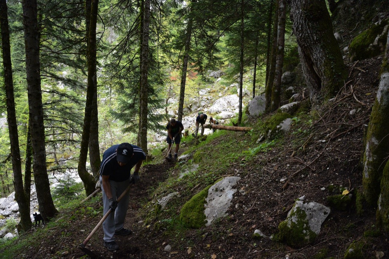 Southern Tzoumerka / Stavros Hut - Theodoriana - Souda waterfalls 