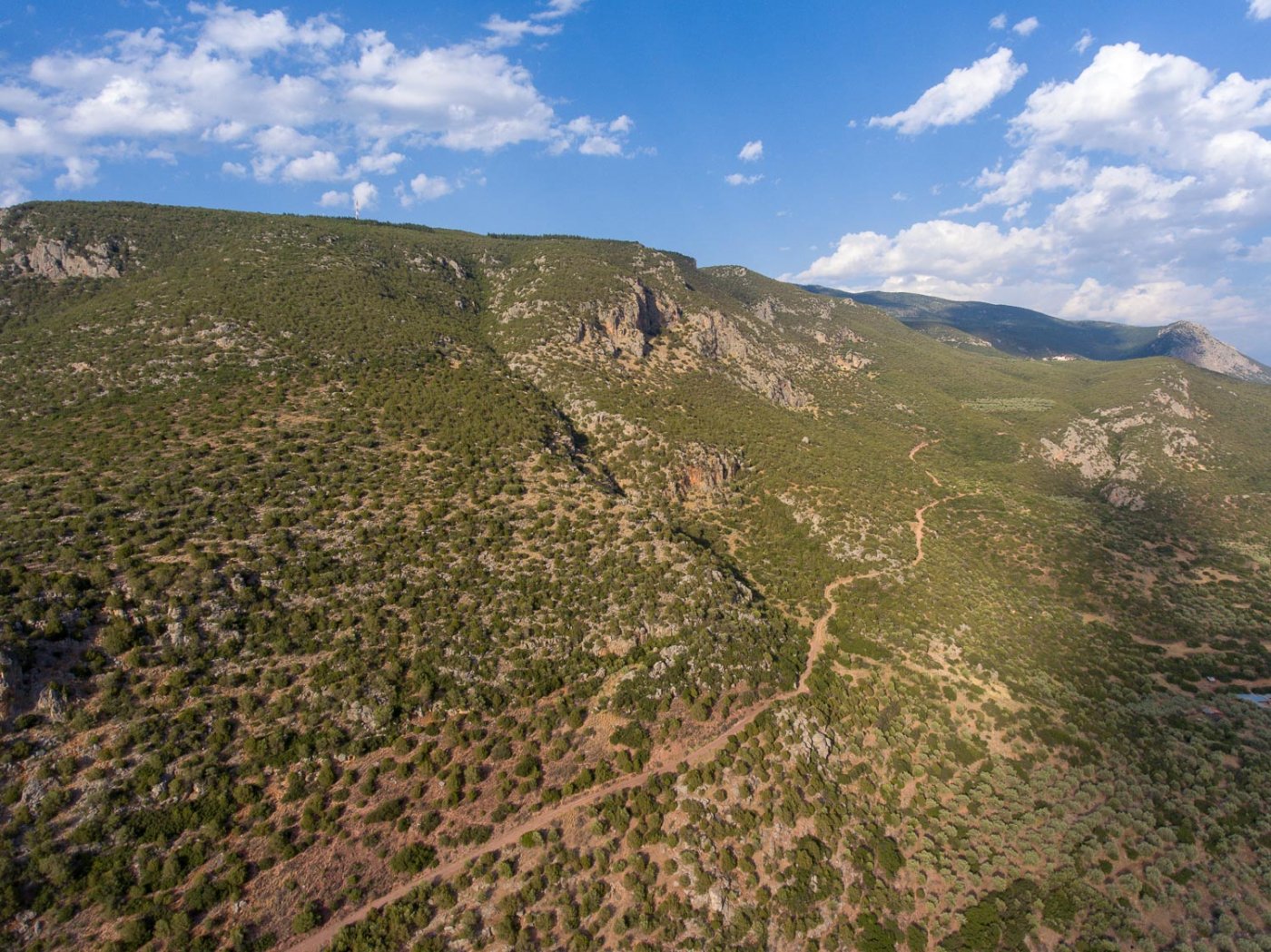 Locating the complete single trail crossing between Delphi - Amfissa