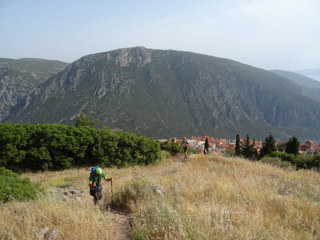 Εντοπισμός & καταγραφή της ενιαίας πεζοπορικής διαδρομής διάσχισης Δελφοί - Άμφισσα