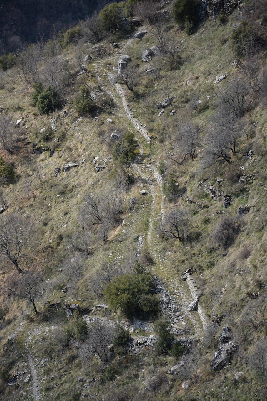 Εγκαταλειμμένα λιθόχτιστα Μονοπάτια στα άβατα της οροσειράς. ΠΙΝΔΟΣ 2020 / Τα τεκμήρια ενός χαμένου πολιτισμού!