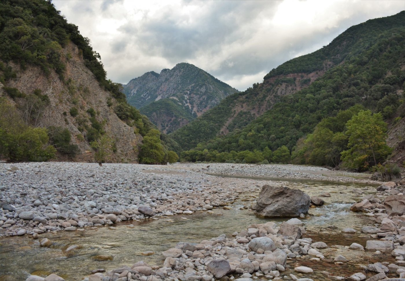 Western Agrafa, / Agrafiotis river (Karvasaras) - Epiniana - Asprorema 14km / Central Pindos