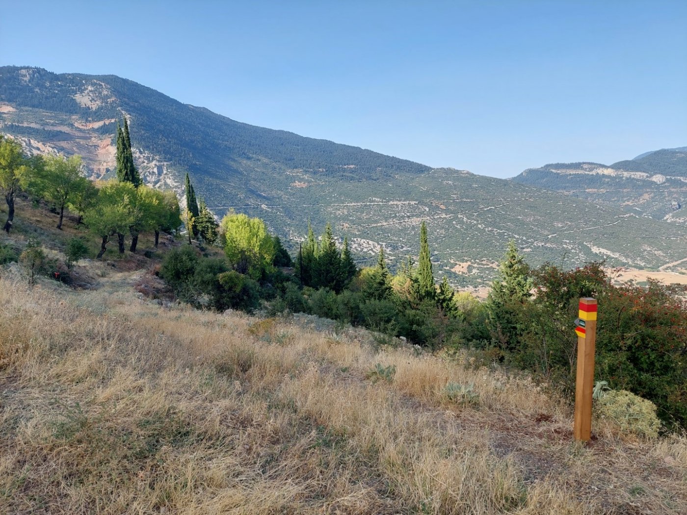 Ολοκληρώθηκε η σηματοδότηση πορείας του ημερήσιου πεζοπορικού τμήματος 17χλμ > Άμφισσα - Προσήλιο - Βίνιανη