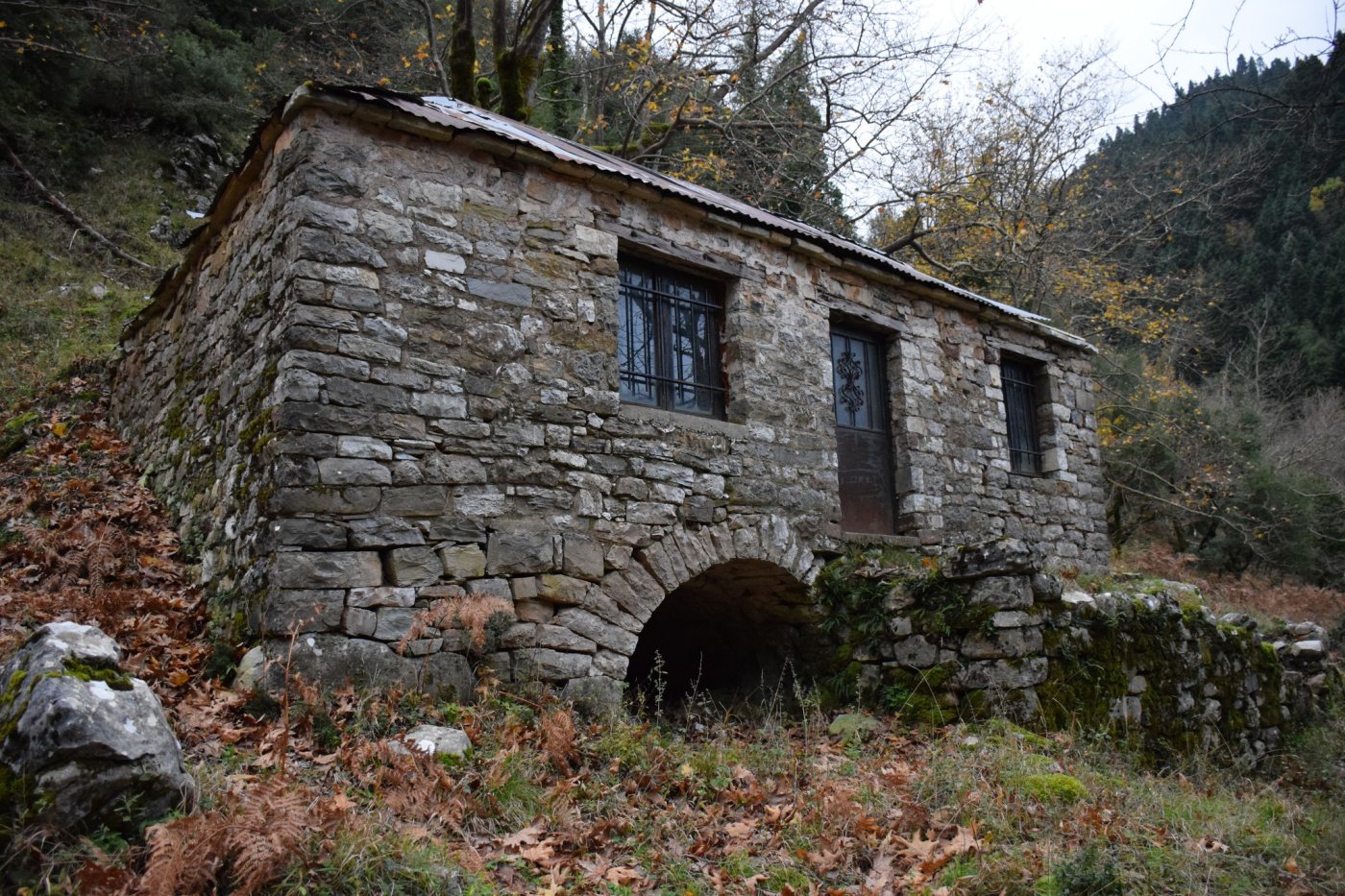 Αποτύπωση για την εκπόνηση της μελέτης και προσήμανση στο τμήμα Μάραθος - Καρβασαράς των Αγράφων.