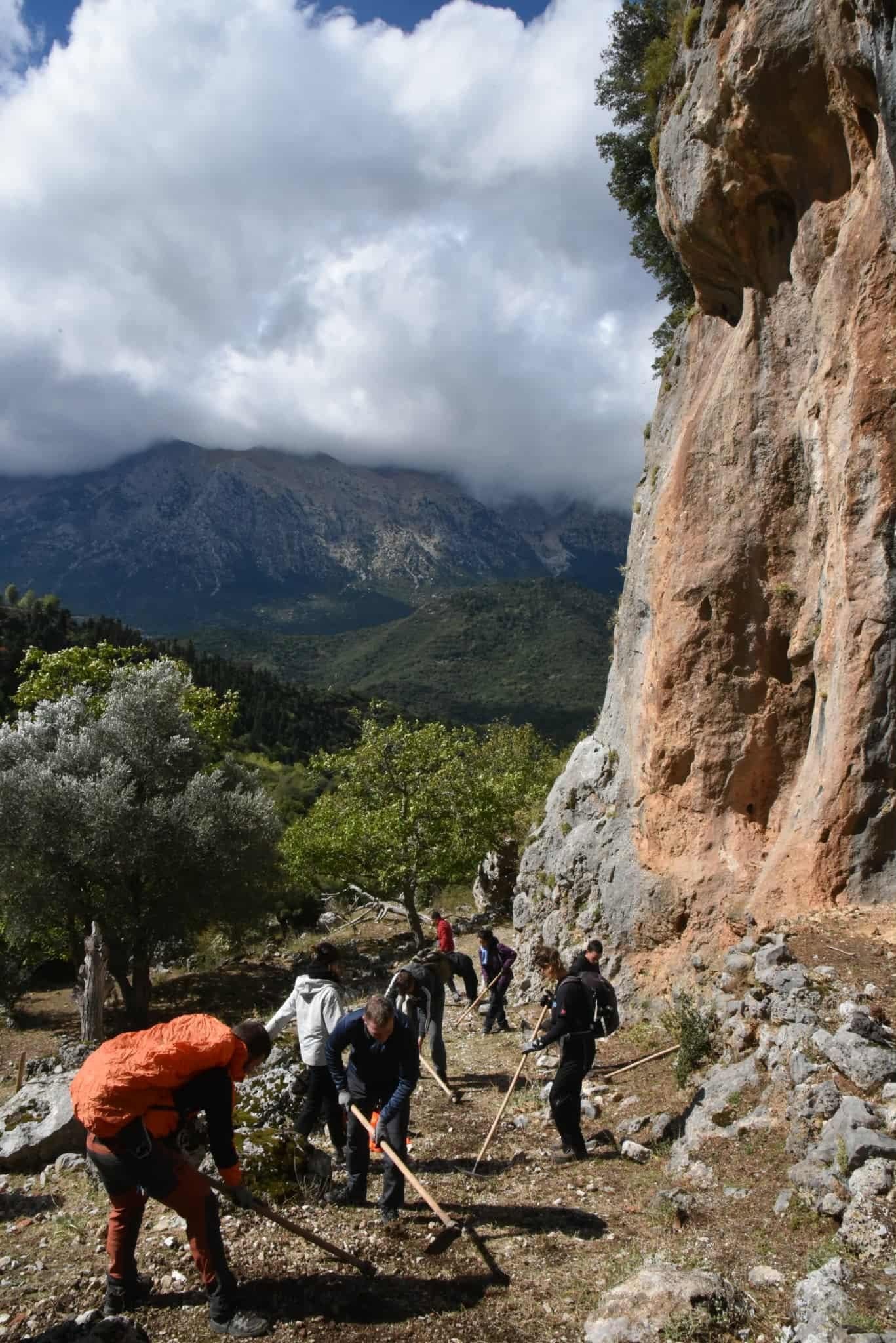 Γκιώνα - Mountain First Aid και εθελοντισμός στο Pindus Trail