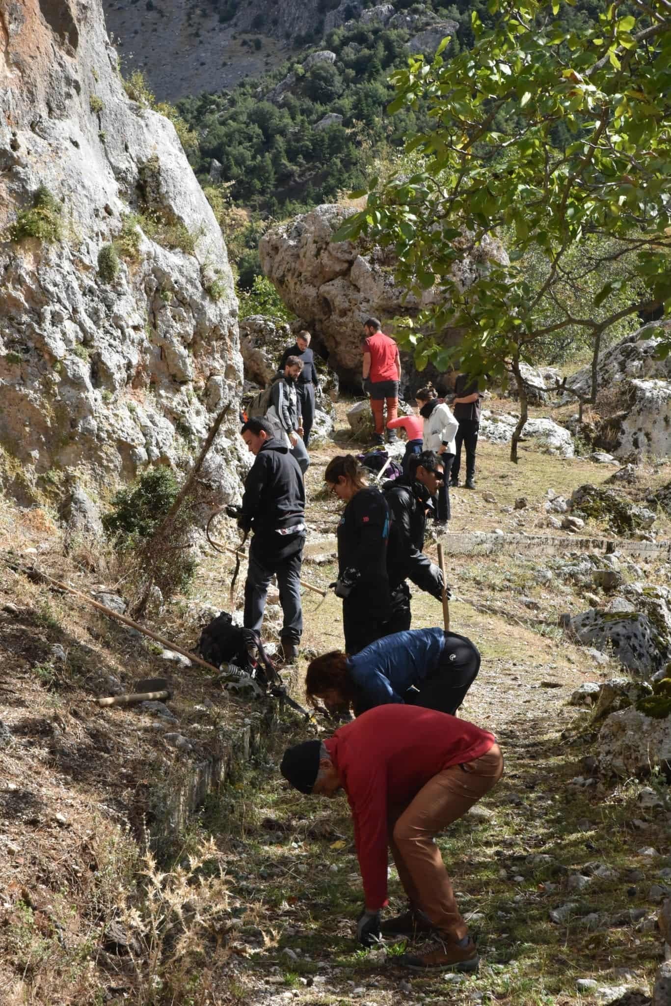 Γκιώνα - Mountain First Aid και εθελοντισμός στο Pindus Trail